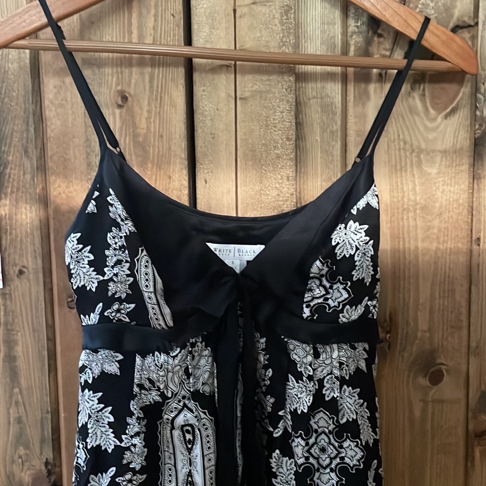 Black House White Market tank